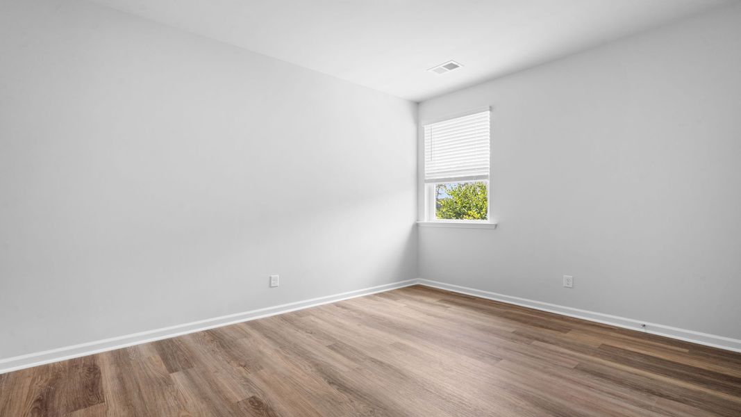 Spacious, unfurnished interior of a new home in Fernhill Farms, Statesboro (Image 25).