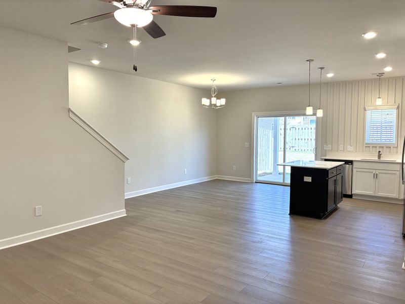 Spacious, unfurnished interior of a new home in Holly Ridge, Greenville (Image 12).