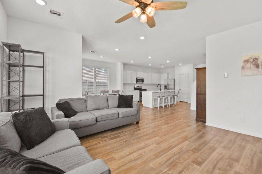 Furnished interior view inside a new home in , Conroe (Image 15).