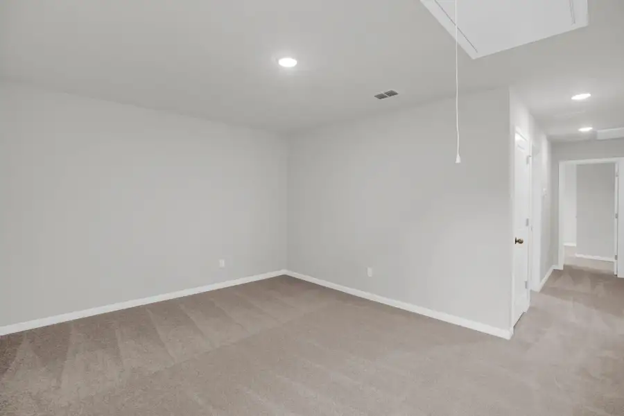 Spacious, unfurnished interior of a new home in Bradford Pointe, Summerville (Image 33).