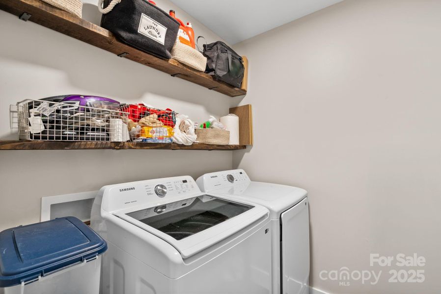 The washer and dryer can convey with sale! The washer and dryer can convey with sale!