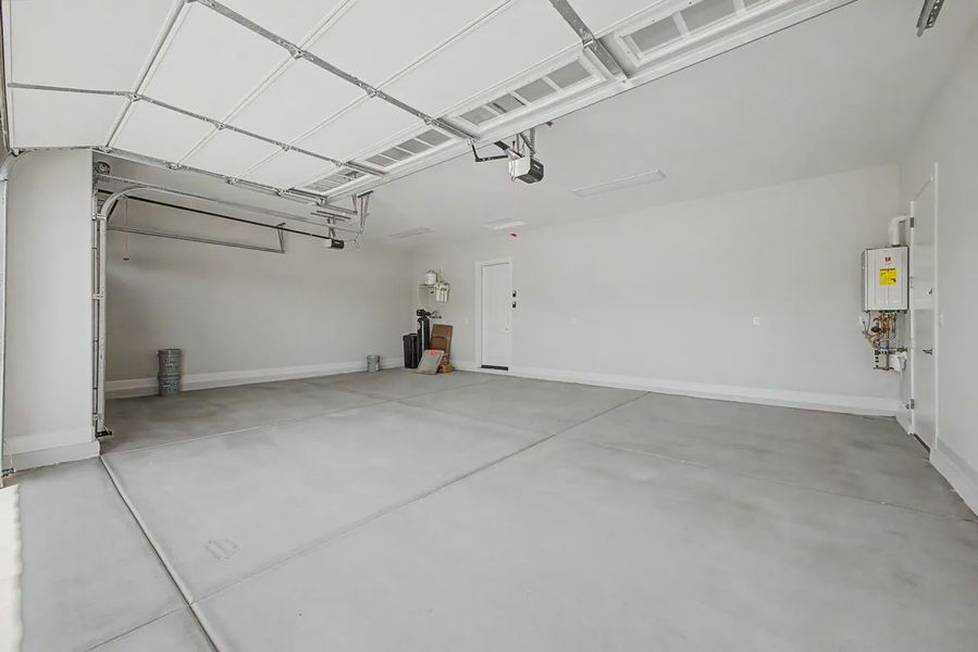 Spacious, unfurnished interior of a new home in Bellero Estates, Queen Creek (Image 31). Spacious, unfurnished interior of a new home in Bellero Estates, Queen Creek (Image 31).