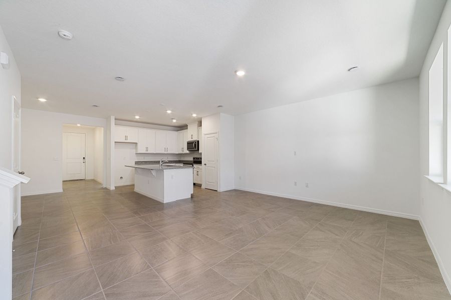 Spacious, unfurnished interior of a new home in Aulin Square, Oviedo (Image 26).