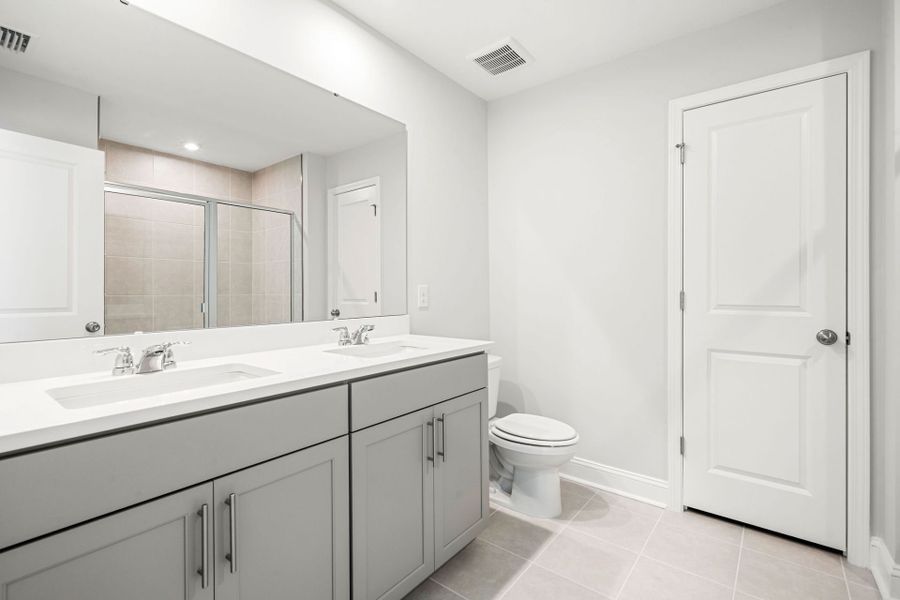 Furnished interior view inside a new home in Salem Bay, Beaufort (Image 5).