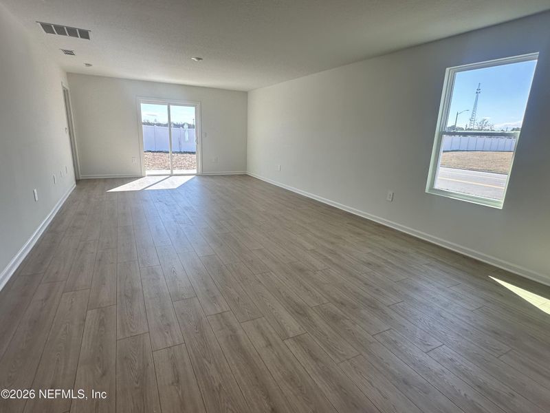 Spacious, unfurnished interior of a new home in Rookery, Green Cove Springs (Image 25).