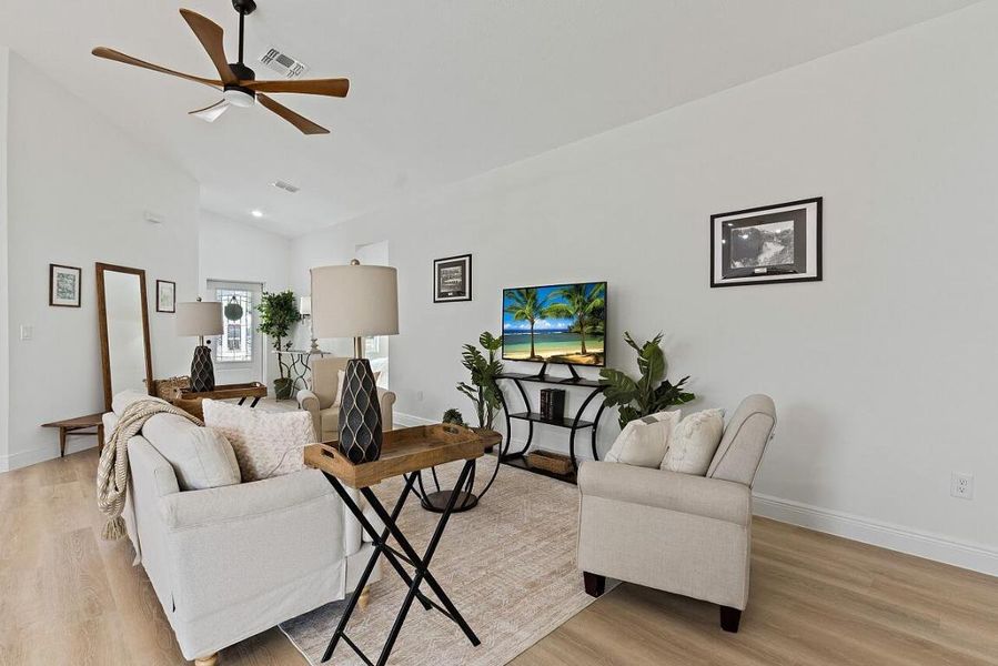 8635-98th-Ct-HigMedia-017-1280