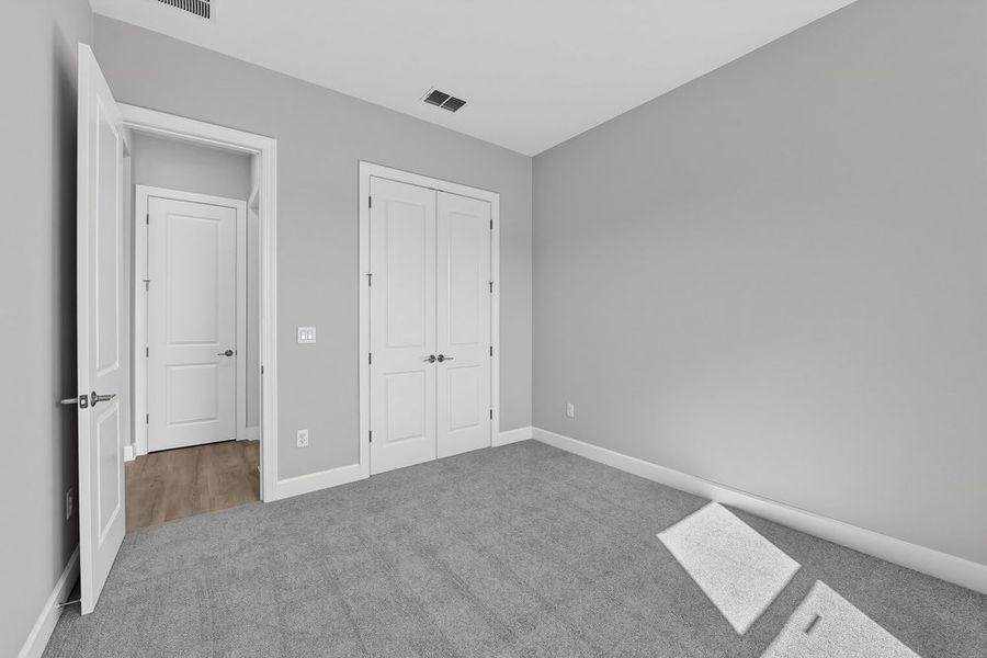Spacious, unfurnished interior of a new home in Skye Ranch Community Group Page, Sarasota (Image 19).
