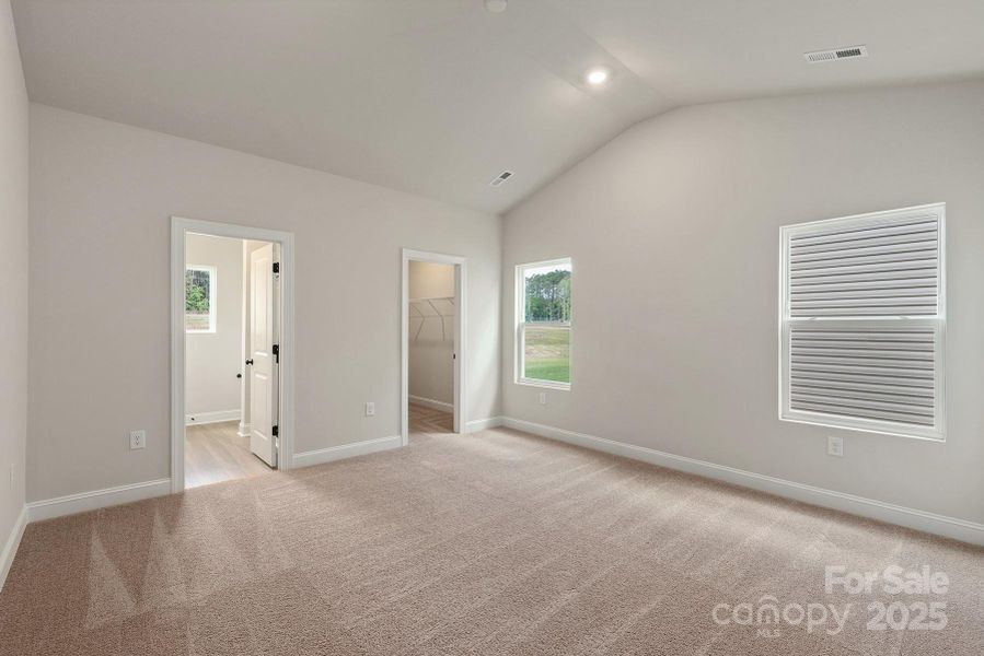 Spacious, unfurnished interior of a new home in Ascot Woods, Charlotte (Image 8).