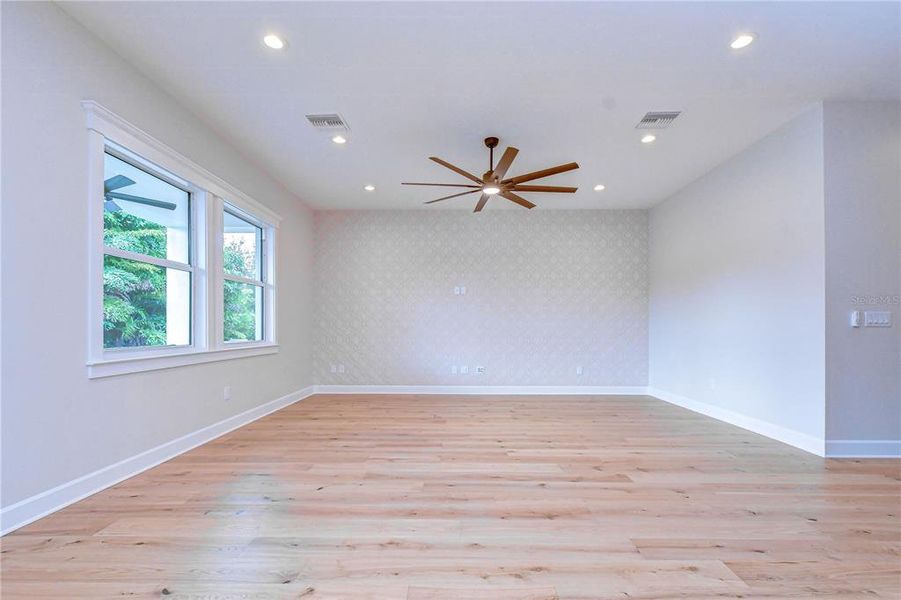 Spacious, unfurnished interior of a new home in , Tampa (Image 23).