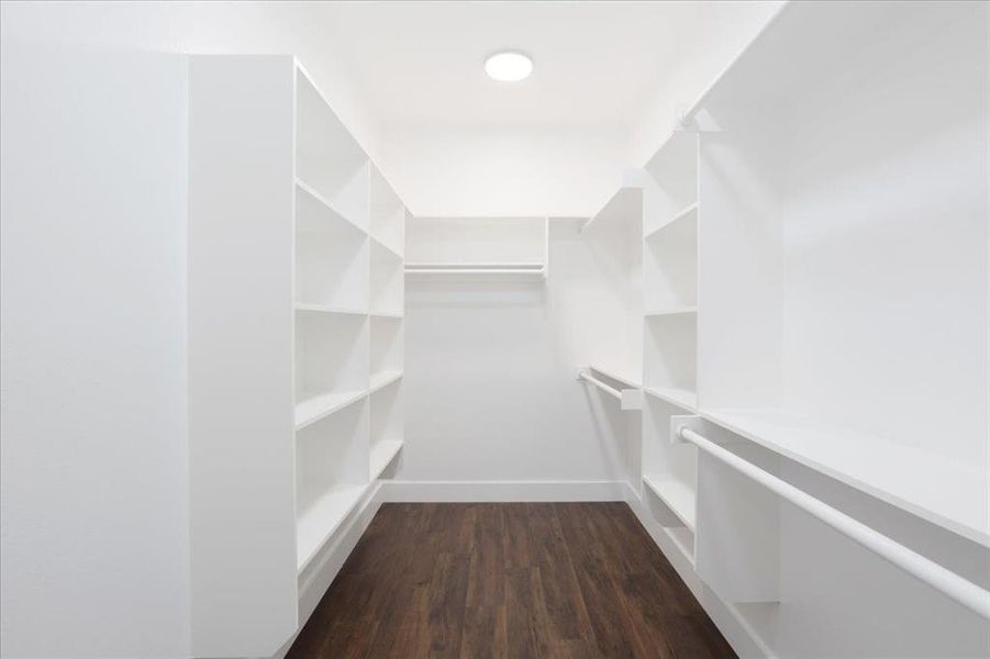 Spacious, unfurnished interior of a new home in , Sherman (Image 26).