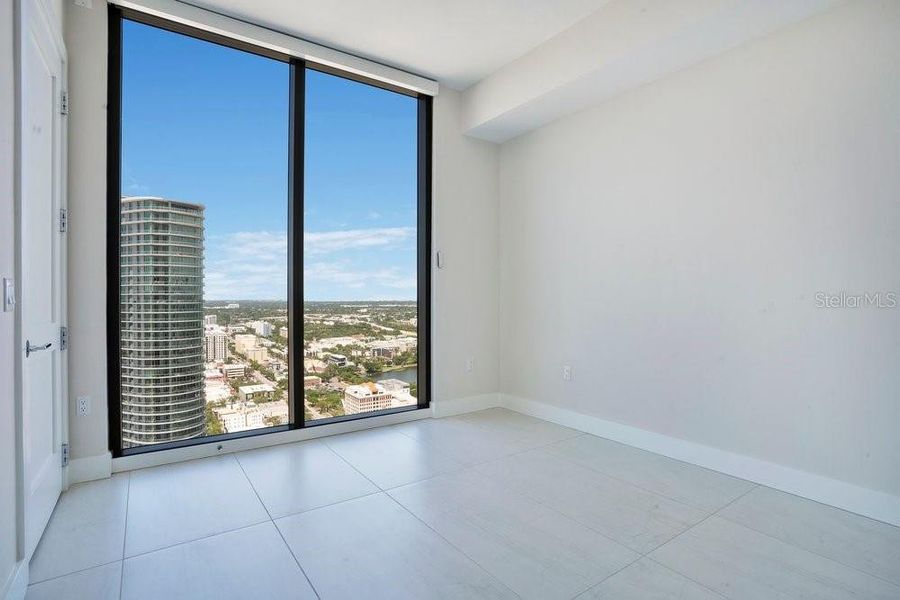 Spacious, unfurnished interior of a new home in , St. Petersburg (Image 26).