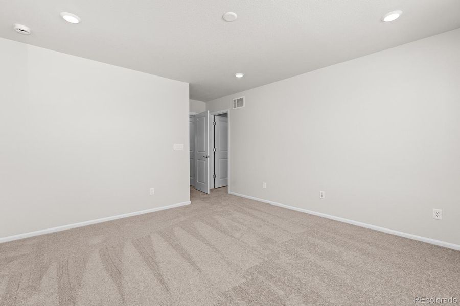 Spacious, unfurnished interior of a new home in The Villas Collection at Sterling Ranch, Littleton (Image 16).