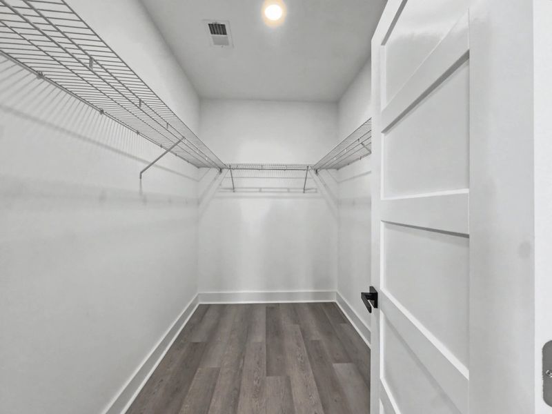 Spacious, unfurnished interior of a new home in , North Charleston (Image 11).