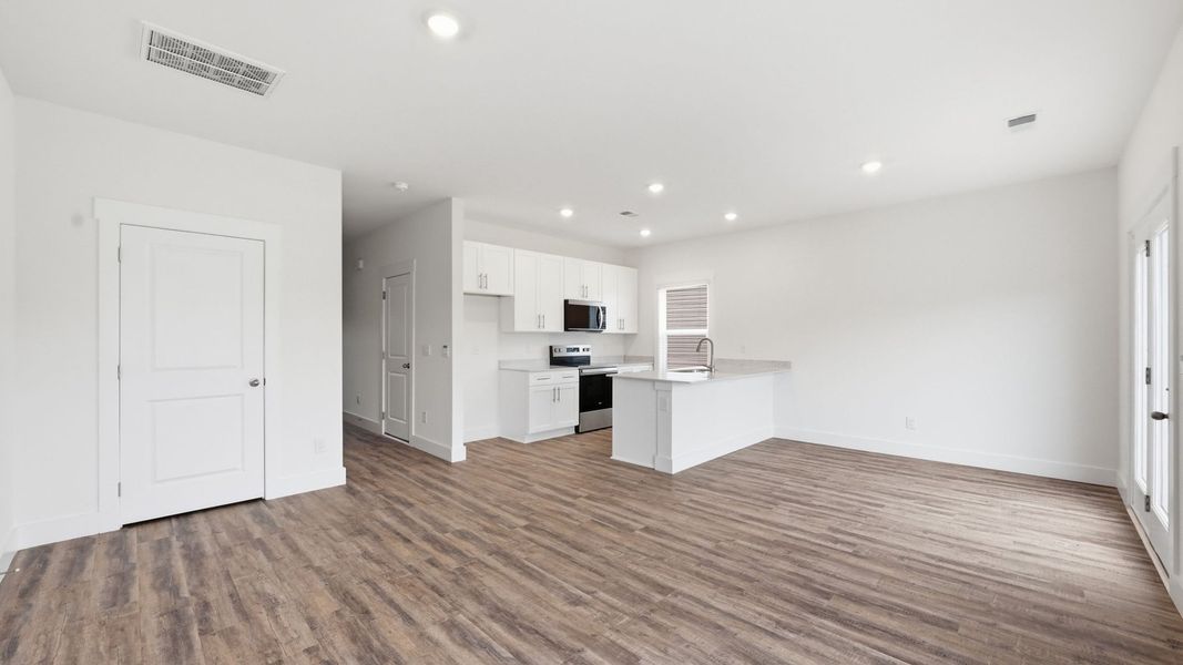 Spacious, unfurnished interior of a new home in The Arbor Townhomes, Kingsport (Image 15).