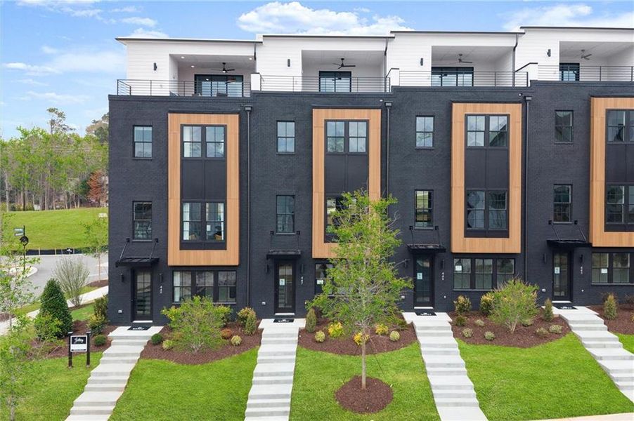 Condo located in Alpharetta, GA showcasing its design and architecture (Image 3).