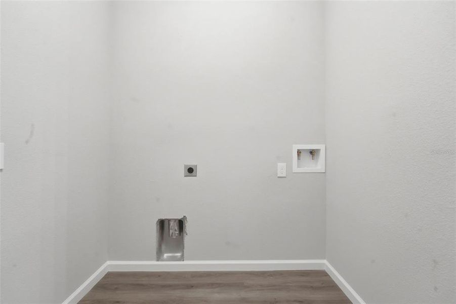 Spacious, unfurnished interior of a new home in , Debary (Image 12).