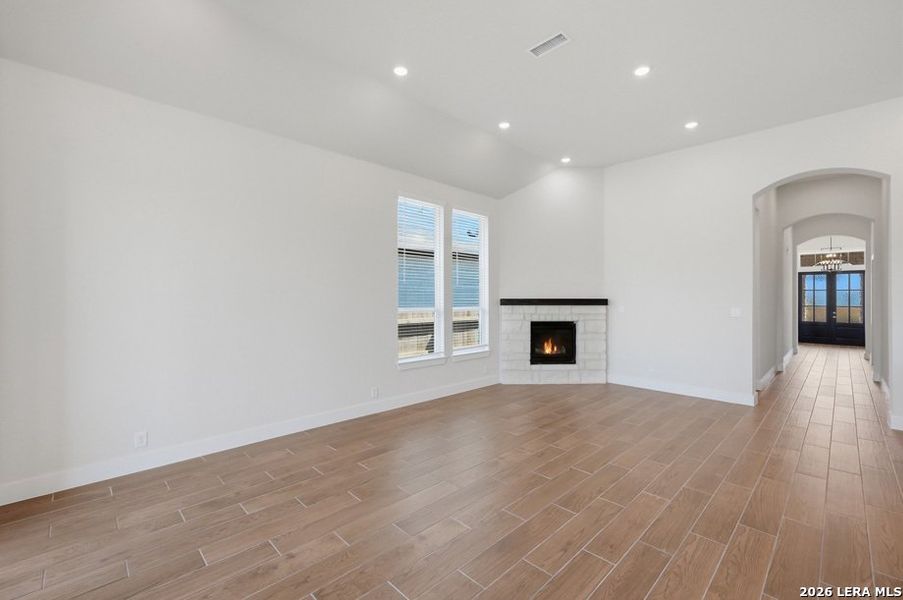 Spacious, unfurnished interior of a new home in Briggs Ranch, San Antonio (Image 21).