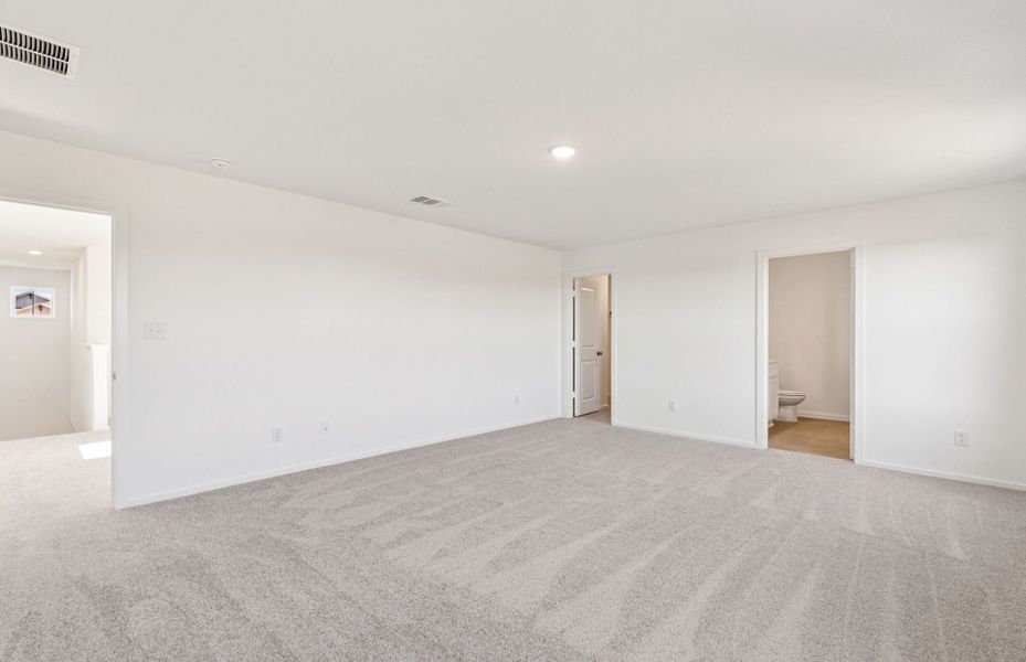Spacious, unfurnished interior of a new home in Montgomery Bend, Montgomery (Image 24).