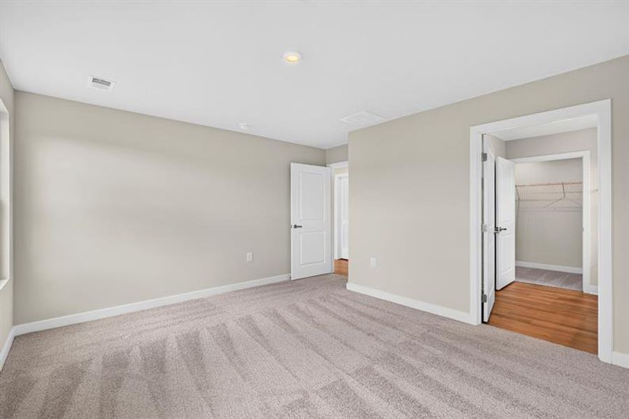 Spacious, unfurnished interior of a new home in Beacon Point at New Hampstead, Savannah (Image 26). Spacious, unfurnished interior of a new home in Beacon Point at New Hampstead, Savannah (Image 26).