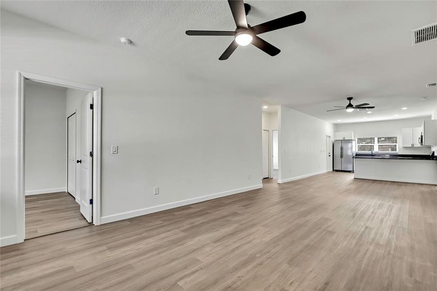 Spacious, unfurnished interior of a new home in , Tampa (Image 36).