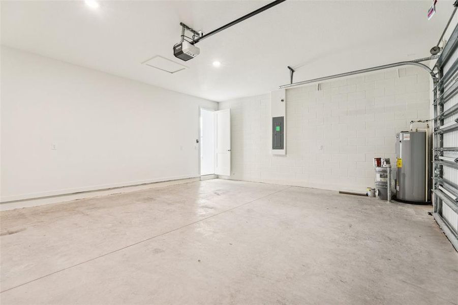 Spacious, unfurnished interior of a new home in Trinity Place, St. Cloud (Image 28).