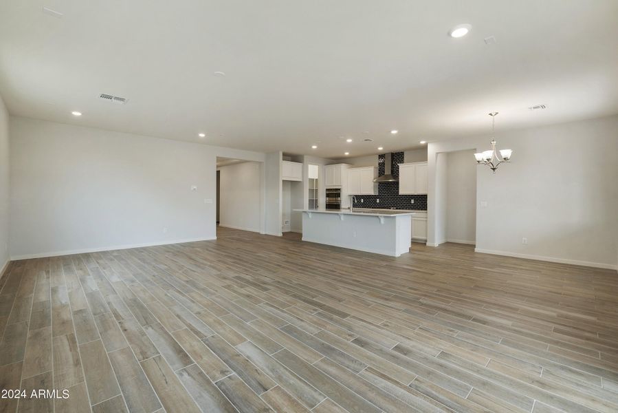 GREAT ROOM / KITCHEN GREAT ROOM / KITCHEN