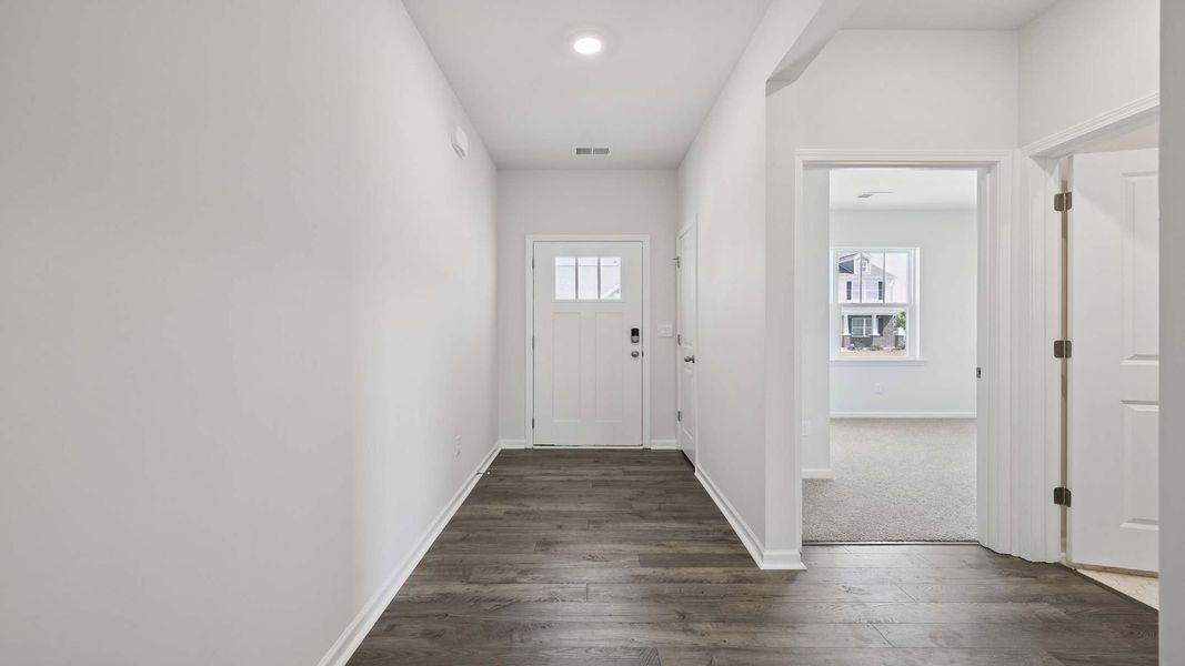 Spacious, unfurnished interior of a new home in Sage Grove, Lyman (Image 15).