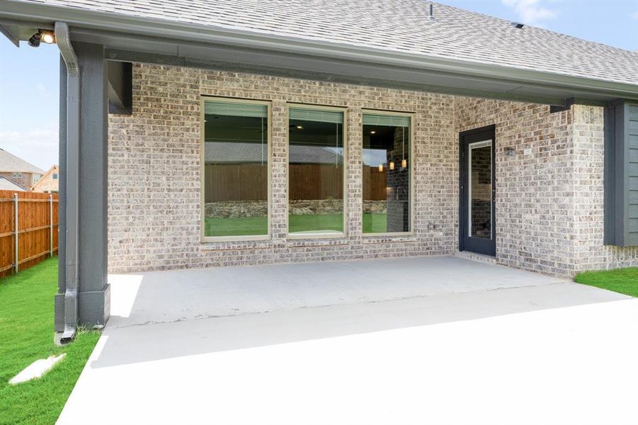 Exterior details and patio area of a home in Villages of Walnut Grove, Midlothian (Image 3).