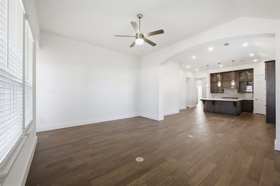Spacious, unfurnished interior of a new home in Sandbrock Ranch, Aubrey (Image 14). Spacious, unfurnished interior of a new home in Sandbrock Ranch, Aubrey (Image 14).