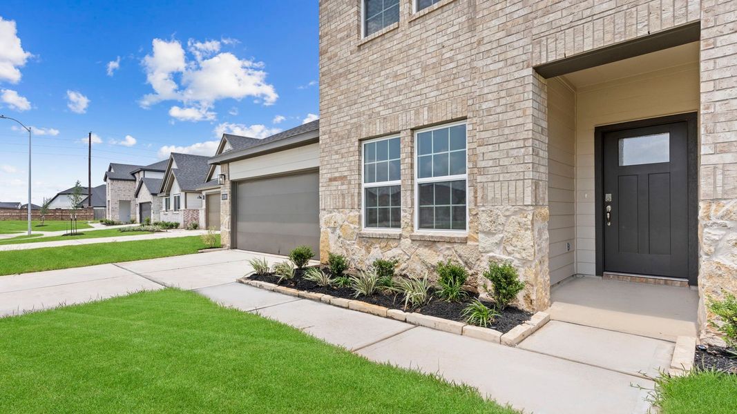 Exterior details and patio area of a home in Tamarron, Fulshear (Image 3).