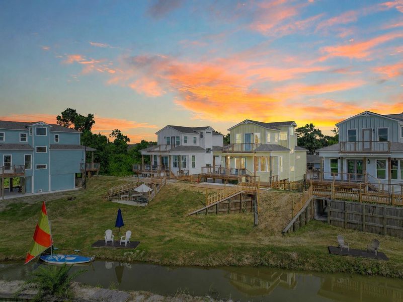 Conveniently located close to NASA, Medical Center, Galveston and all major freeways.