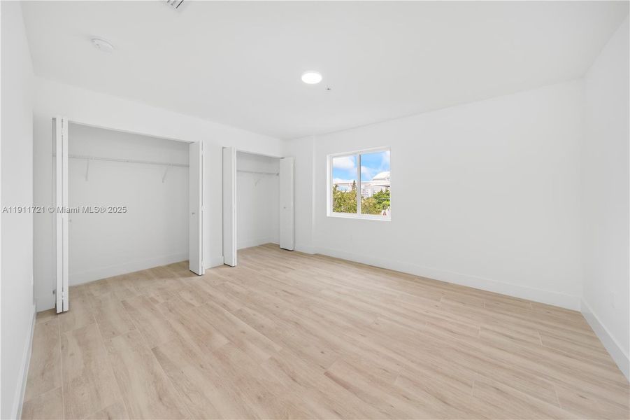 Spacious, unfurnished interior of a new home in , Miami (Image 24).