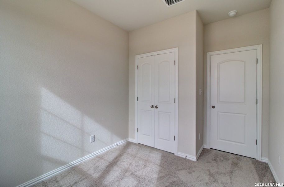 Spacious, unfurnished interior of a new home in Stream Waters, Seguin (Image 30).