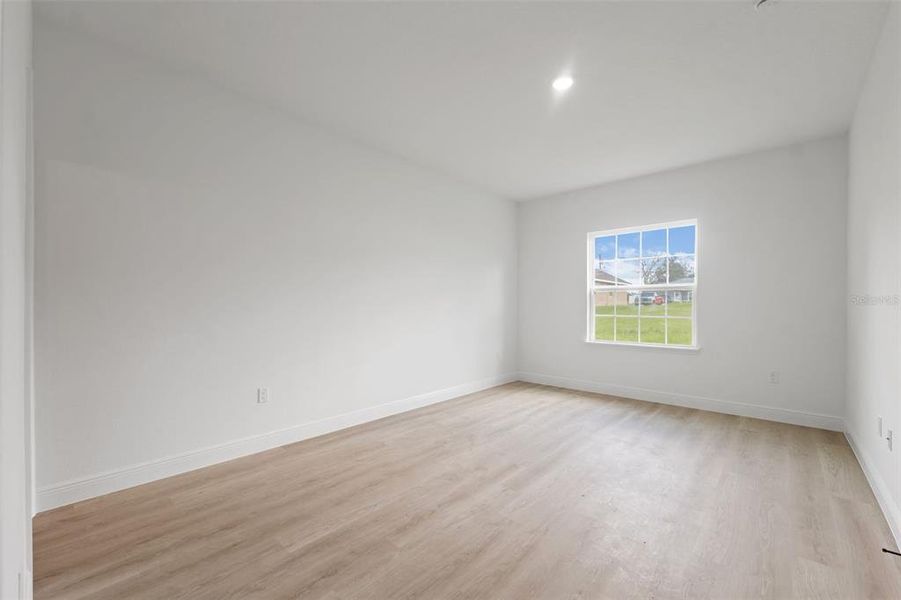 Spacious, unfurnished interior of a new home in , Ocala (Image 13).
