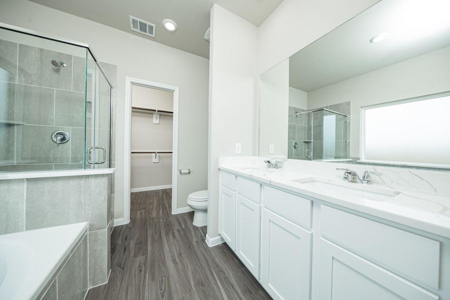 Furnished interior view inside a new home in River Ranch, Dayton (Image 13).