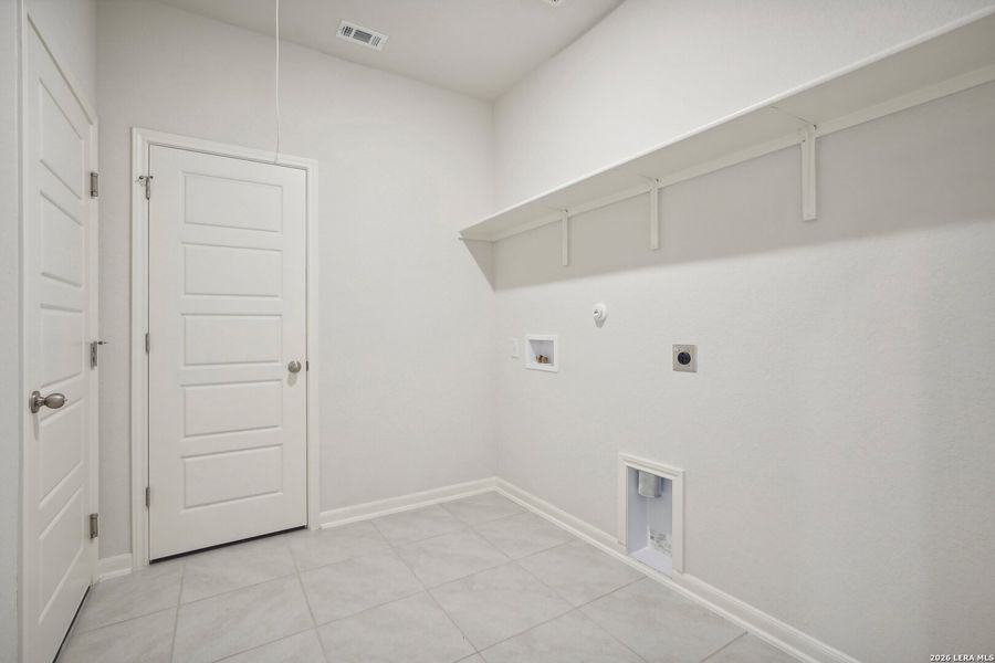 Spacious, unfurnished interior of a new home in Arcadia Ridge - Premier Series, San Antonio (Image 26). Spacious, unfurnished interior of a new home in Arcadia Ridge - Premier Series, San Antonio (Image 26).