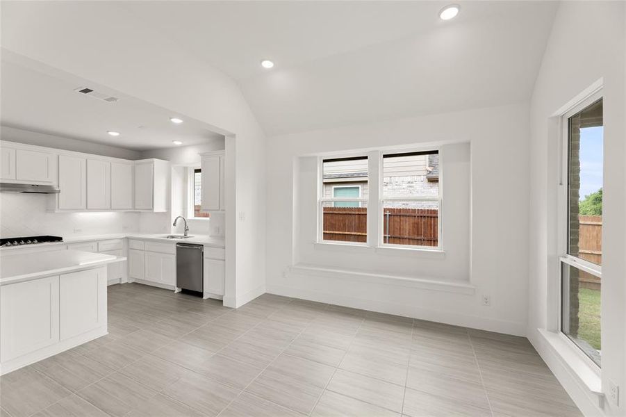 8720 Heartland-Breakfast Nook-2