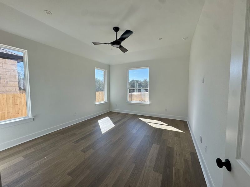 Spacious, unfurnished interior of a new home in Persimmon, Buda (Image 9). Spacious, unfurnished interior of a new home in Persimmon, Buda (Image 9).