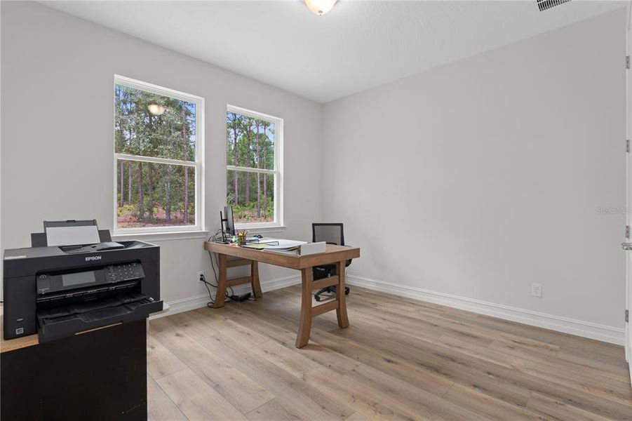 Furnished interior view inside a new home in Pine Ridge Estates, Beverly Hills (Image 19).