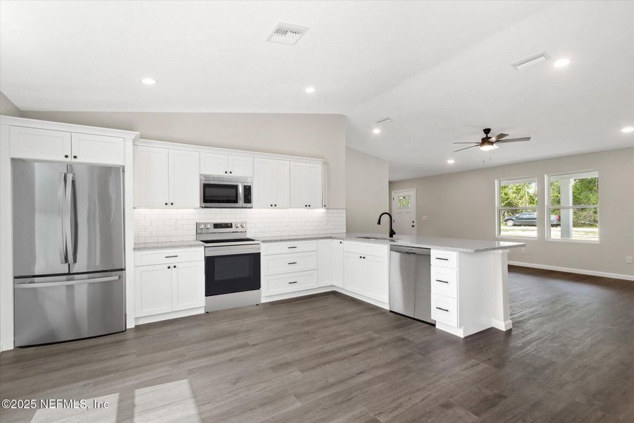 Furnished interior view inside a new home in , Palatka (Image 6).