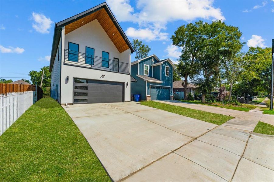 Front exterior of a new home in , Dallas, TX, highlighting curb appeal (Image 23). Front exterior of a new home in , Dallas, TX, highlighting curb appeal (Image 23).