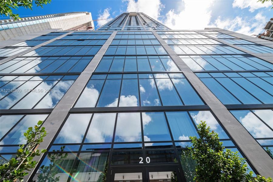 Condo located in Miami, FL showcasing its design and architecture (Image 29).
