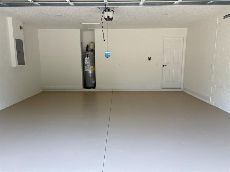 Spacious, unfurnished interior of a new home in , Dunnellon (Image 22).