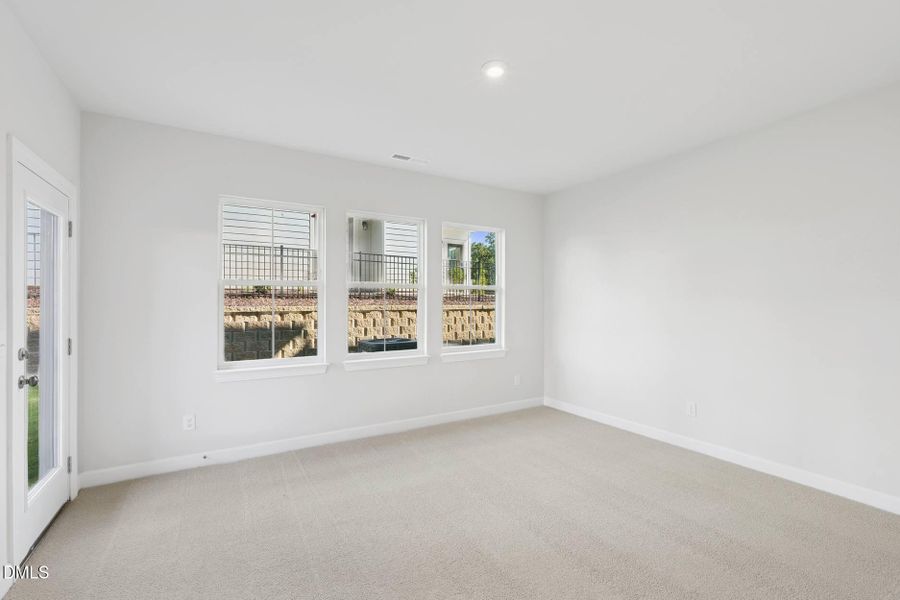 Elm Park 32_Den_9.12.25_webready Elm Park 32_Den_9.12.25_webready