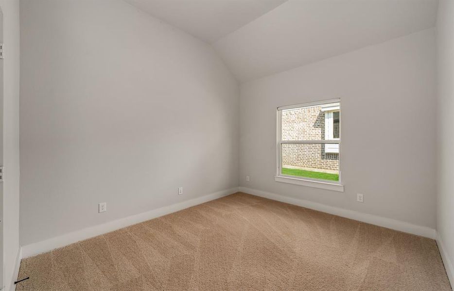 Spacious, unfurnished interior of a new home in Edgewood Creek, Celina (Image 20).