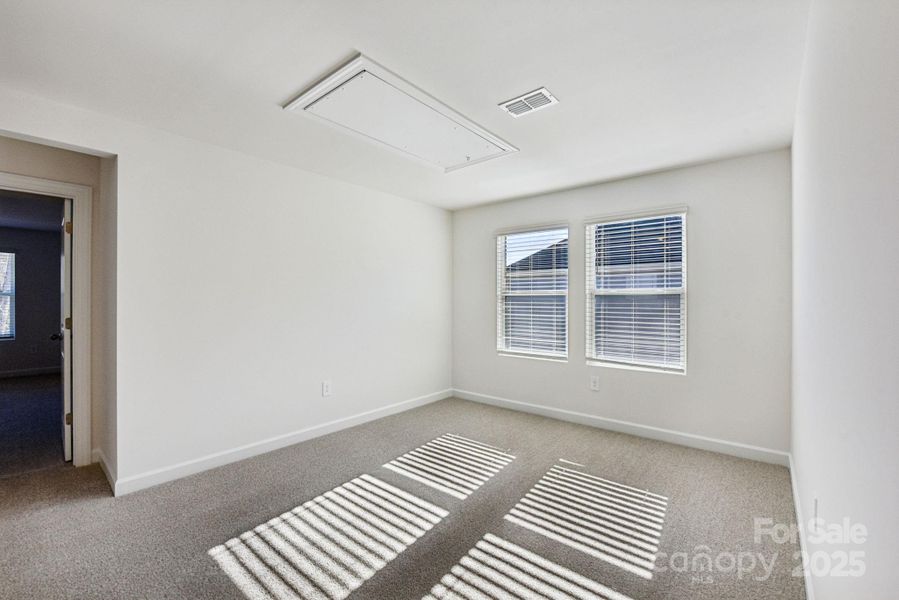 Spacious, unfurnished interior of a new home in Nolen Farm, Gastonia (Image 10).