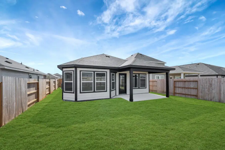 Exterior details and patio area of a home in Indian Springs, Crosby (Image 18).