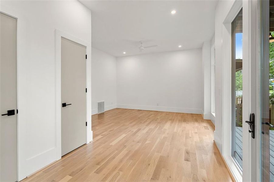 Spacious, unfurnished interior of a new home in , Atlanta (Image 34).