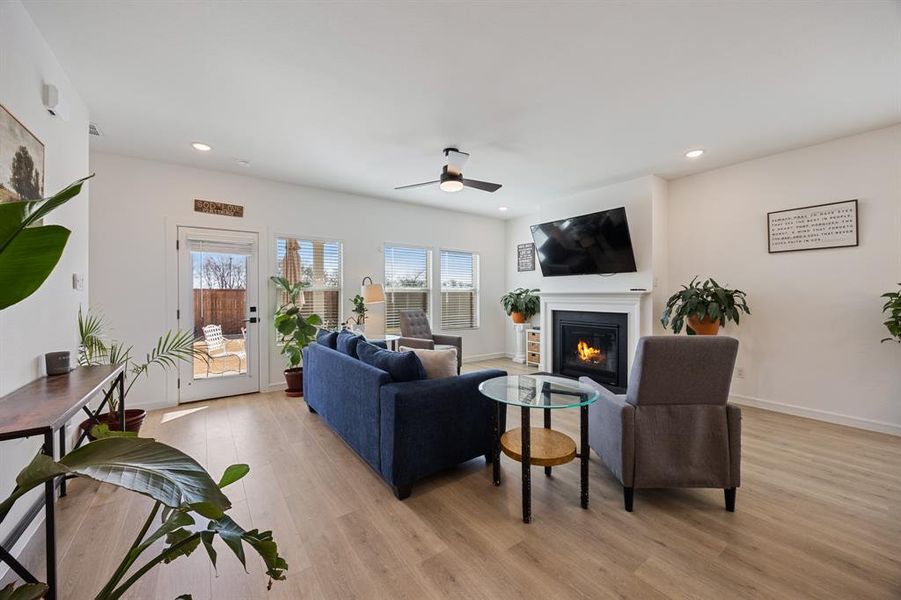 Furnished interior view inside a new home in Rolling Ridge, Van Alstyne (Image 7).