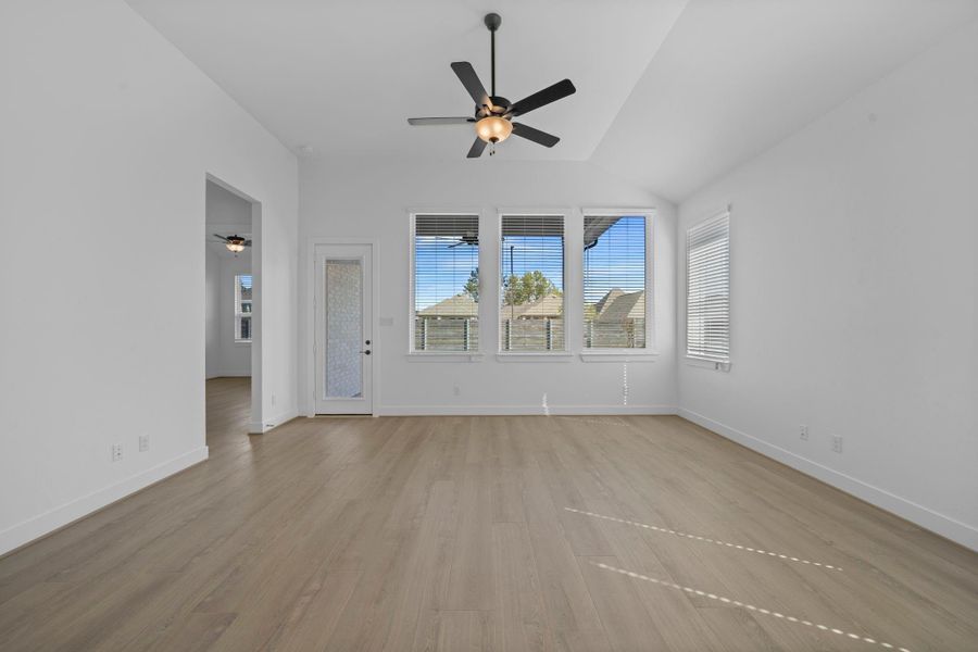 Spacious, unfurnished interior of a new home in Artavia, Conroe (Image 19).